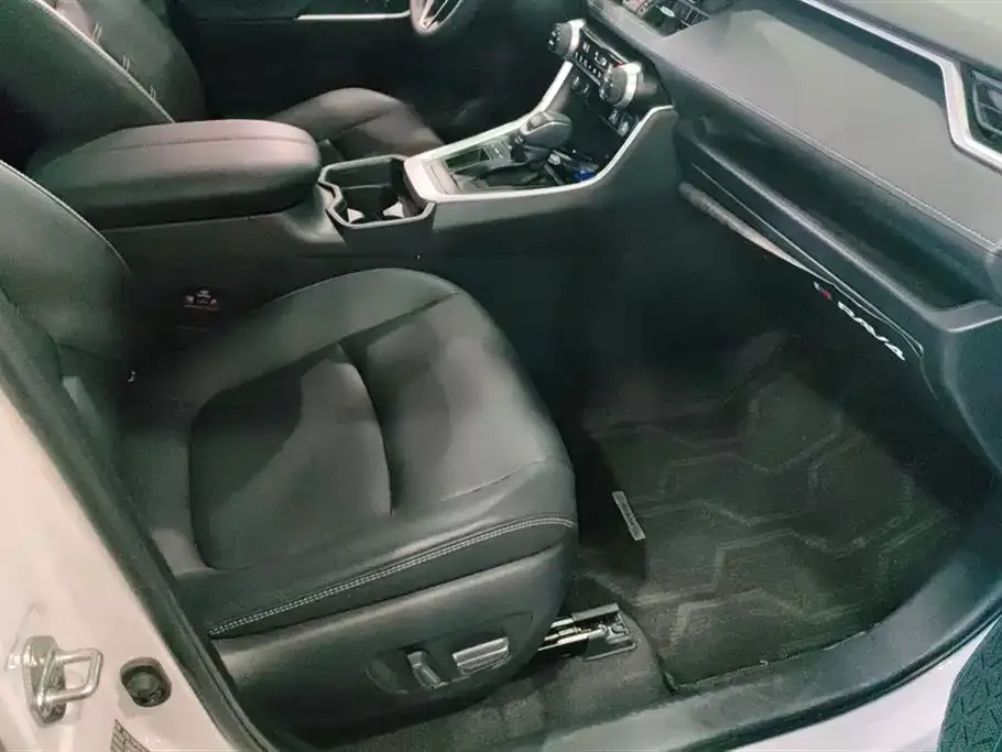 Toyota RAV4 2024 из CN, фото 7