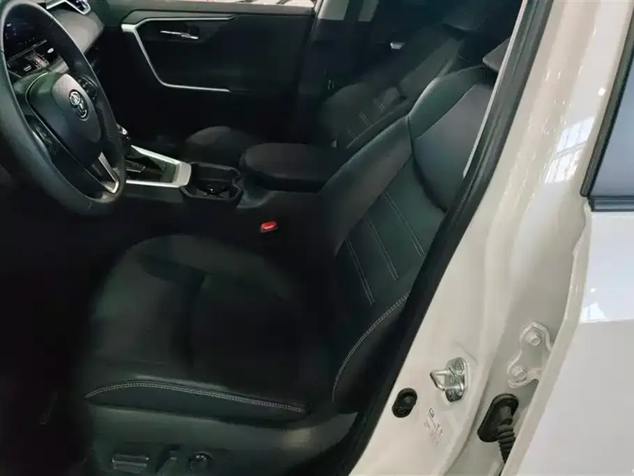 Toyota RAV4 2024 из CN, фото 3