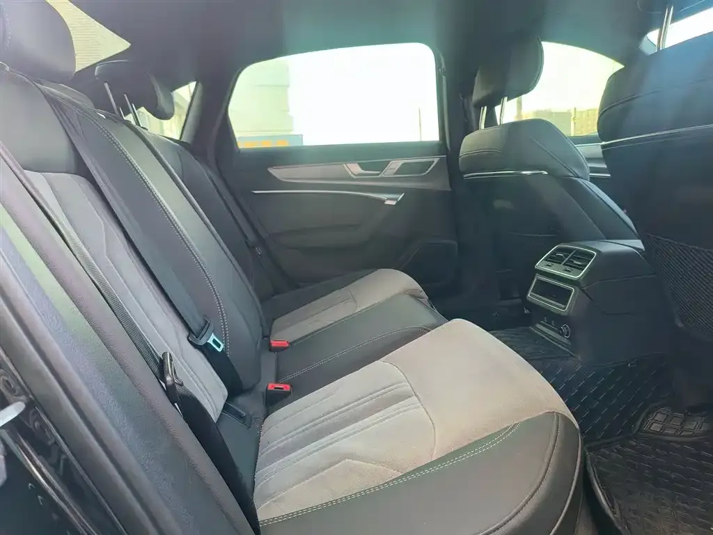 Audi A6L 2024 из CN, фото 5