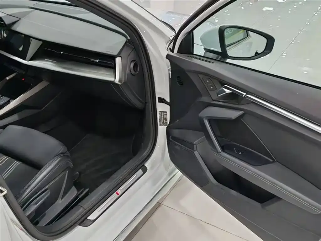 Audi A3 2023 из CN, фото 8