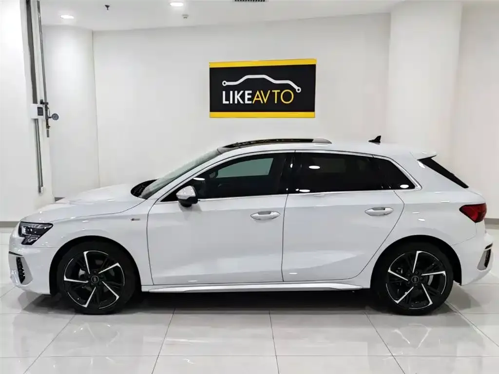 Audi A3 2023 из CN, фото 4