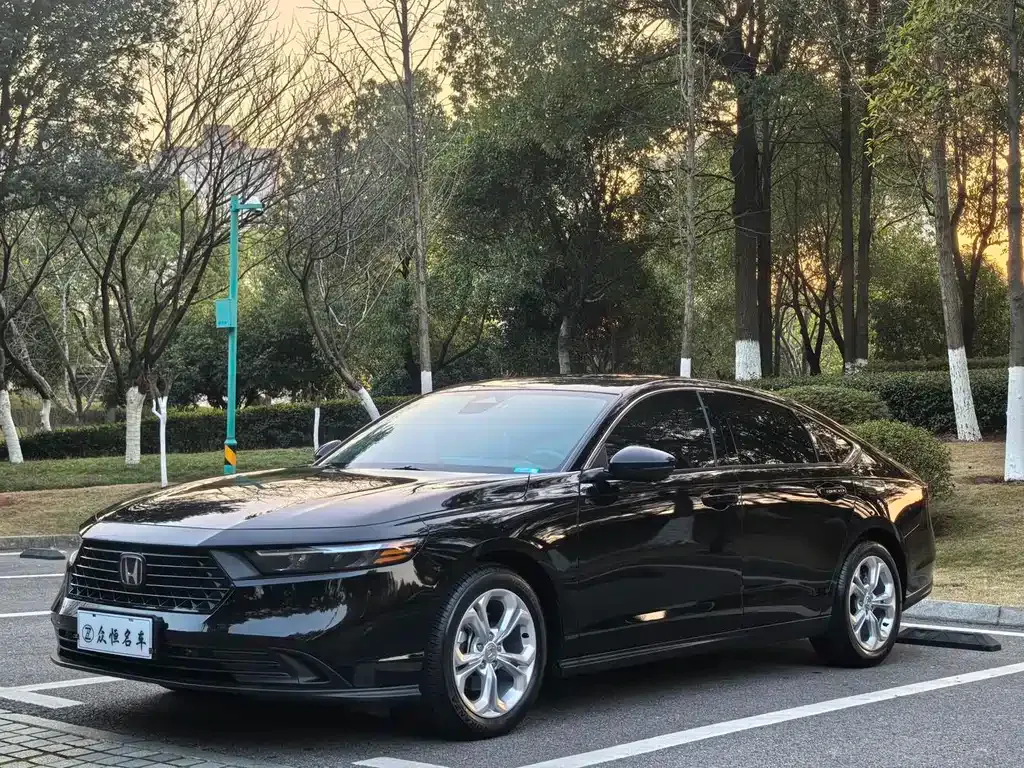 Honda Accord — фото 1