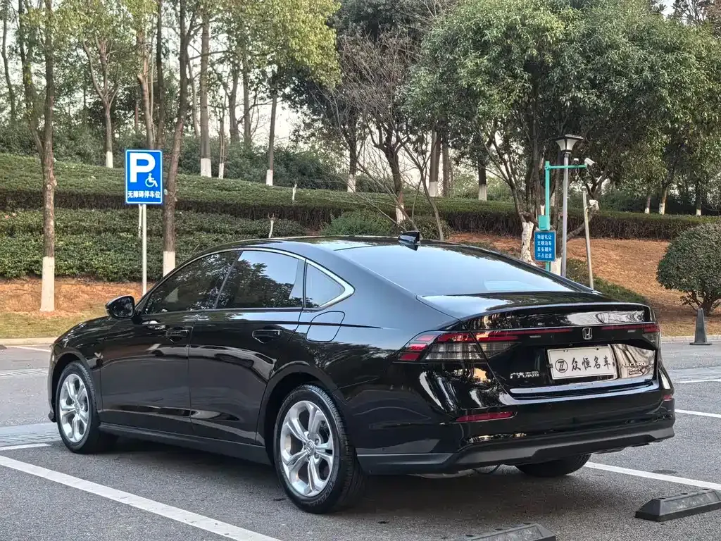 Honda Accord — фото 10
