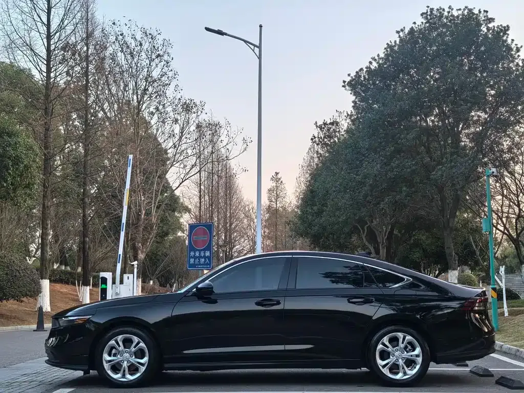 Honda Accord — фото 8