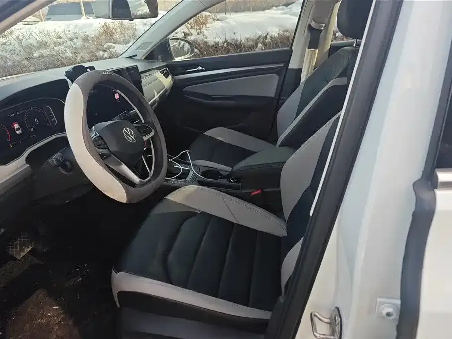 Volkswagen Bora 2024 из CN, фото 5