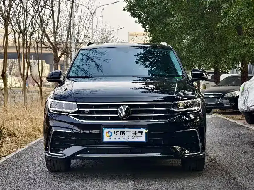 Volkswagen Tiguan L — фото 1