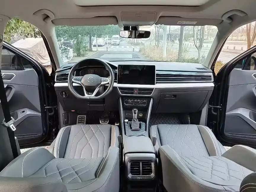 Volkswagen Tiguan L — фото 4