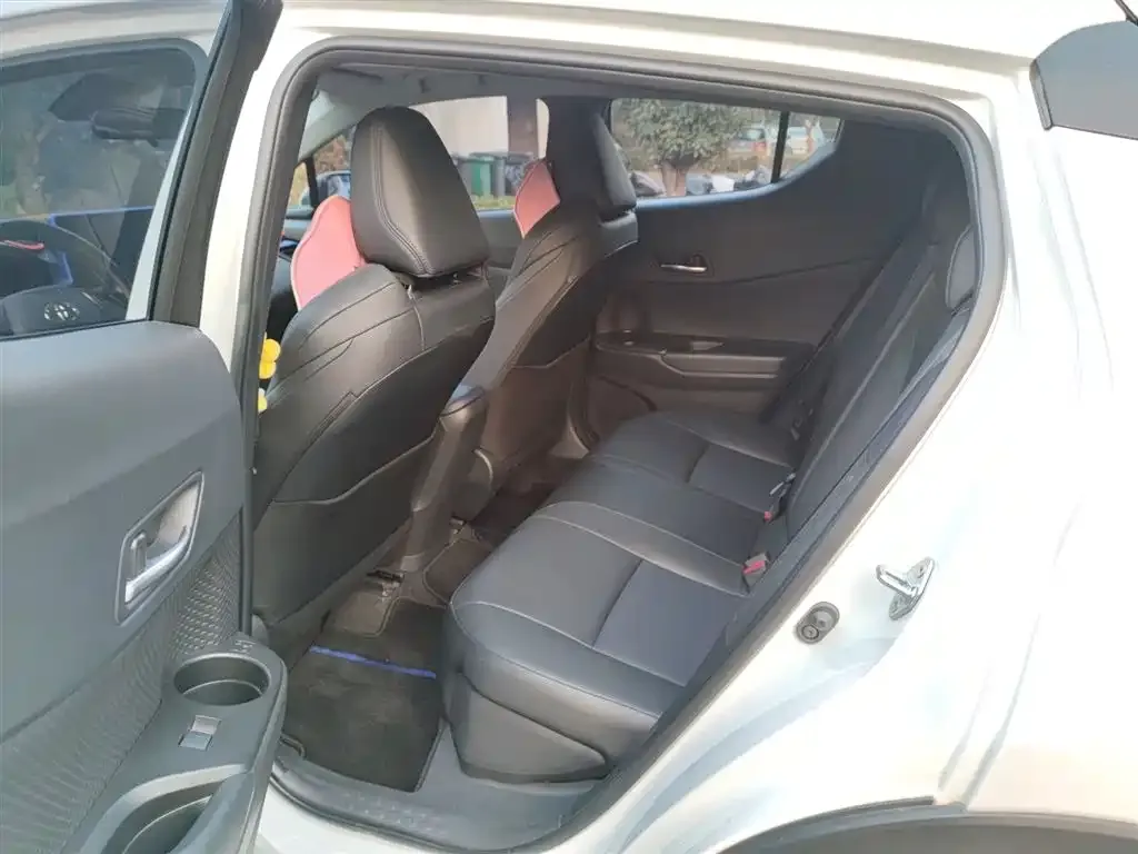 Toyota C-HR 2023 из CN, фото 2