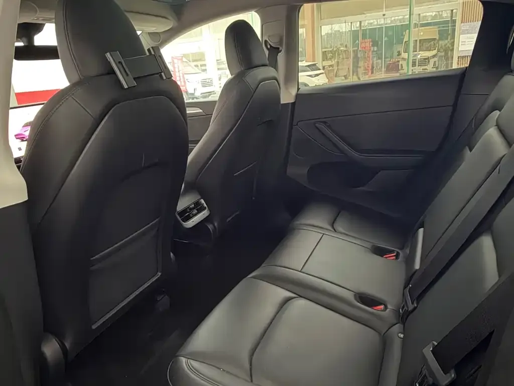 Tesla Model Y 2023 из CN, фото 3