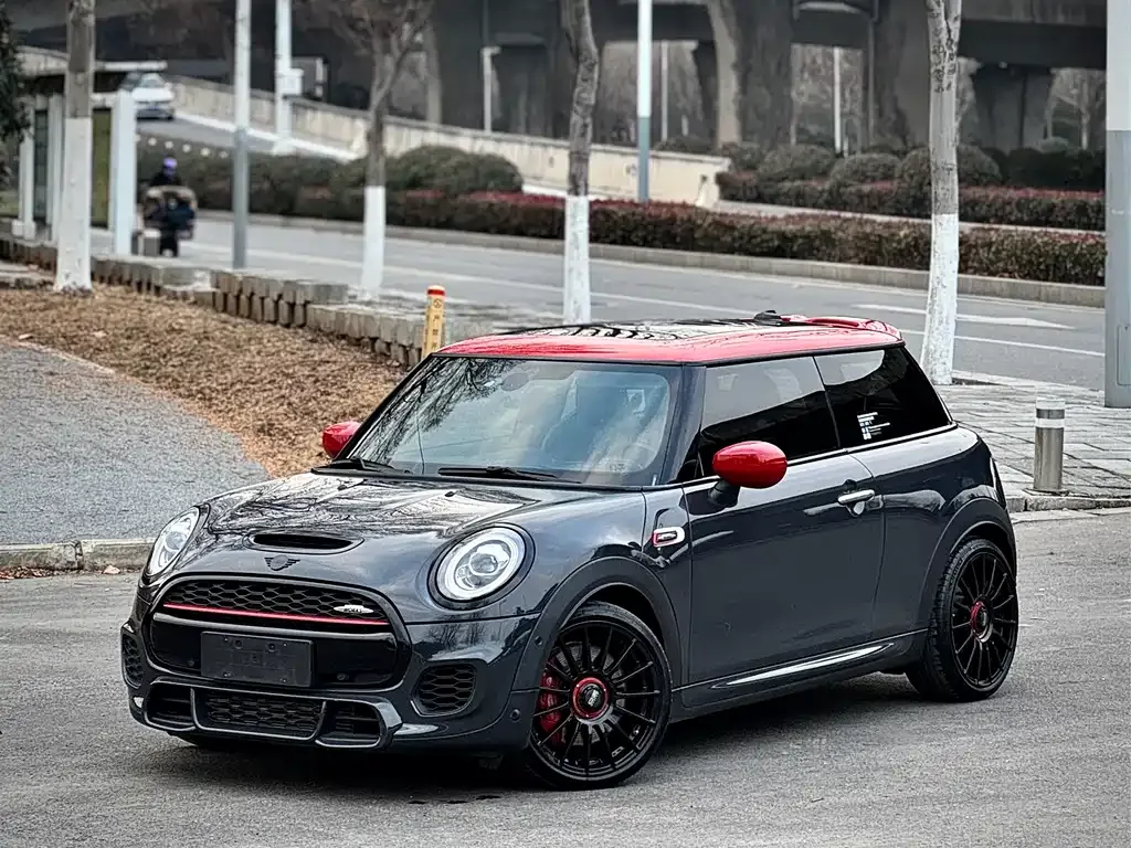 MINI JCW (John Cooper Works)