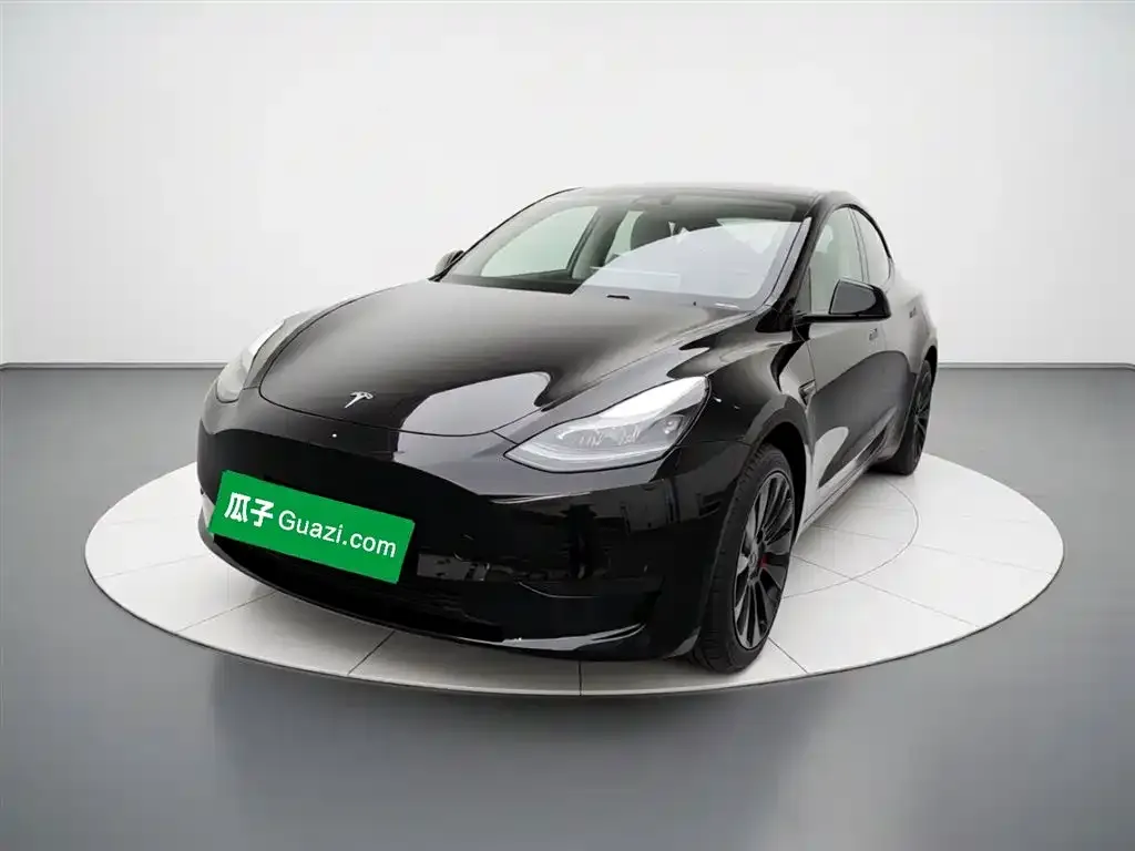 Tesla Model Y — фото 1