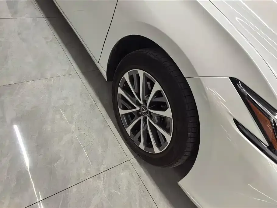 Lexus ES 2023 из CN, фото 2