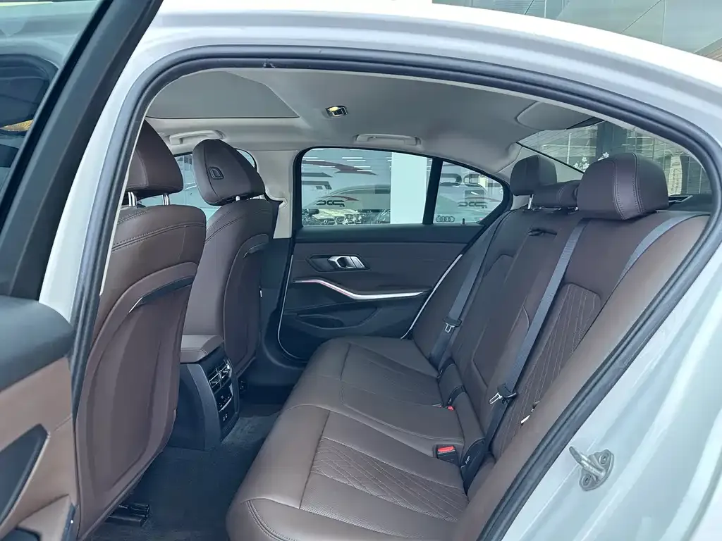 BMW 3 Series 2023 из CN, фото 6