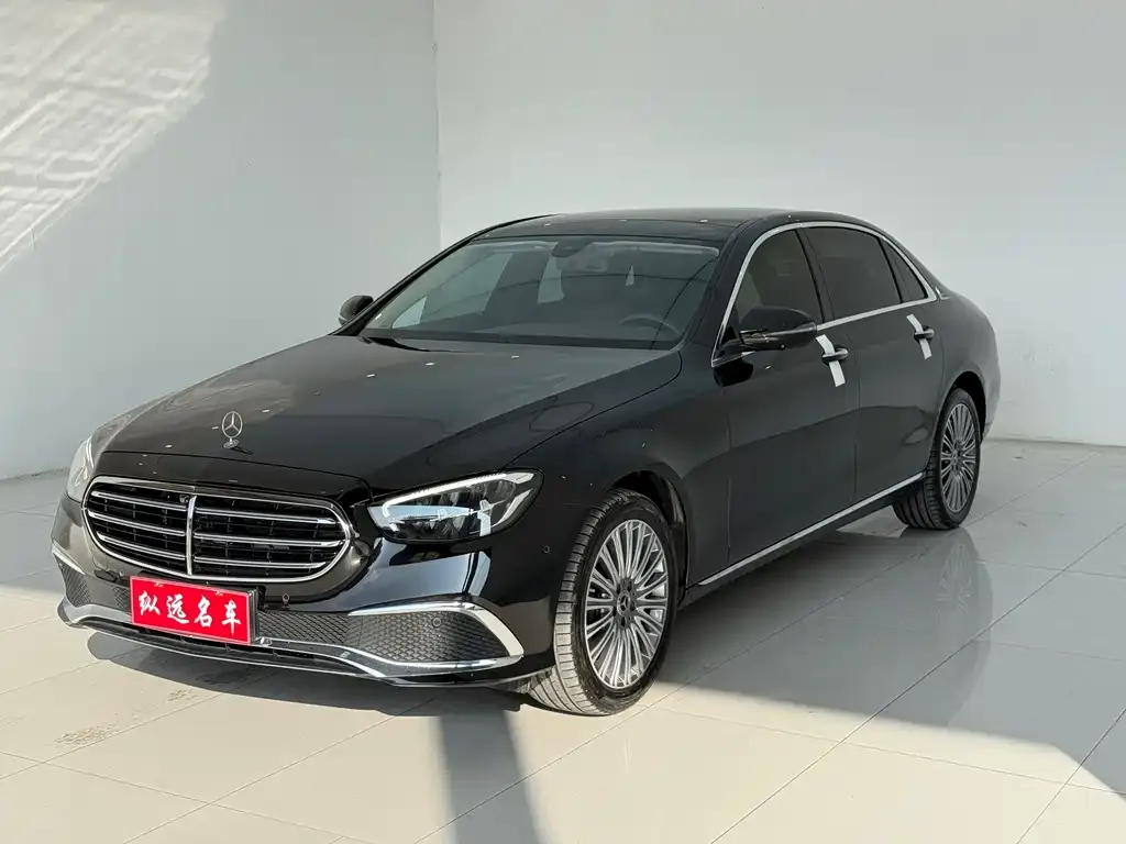 Mercedes-Benz E-Class — фото 1