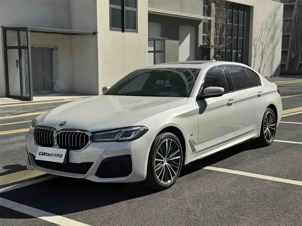 BMW 5 Series 2023 из CN, фото 1