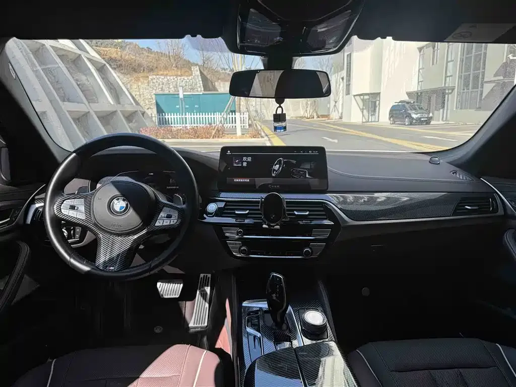 BMW 5 Series 2023 из CN, фото 7