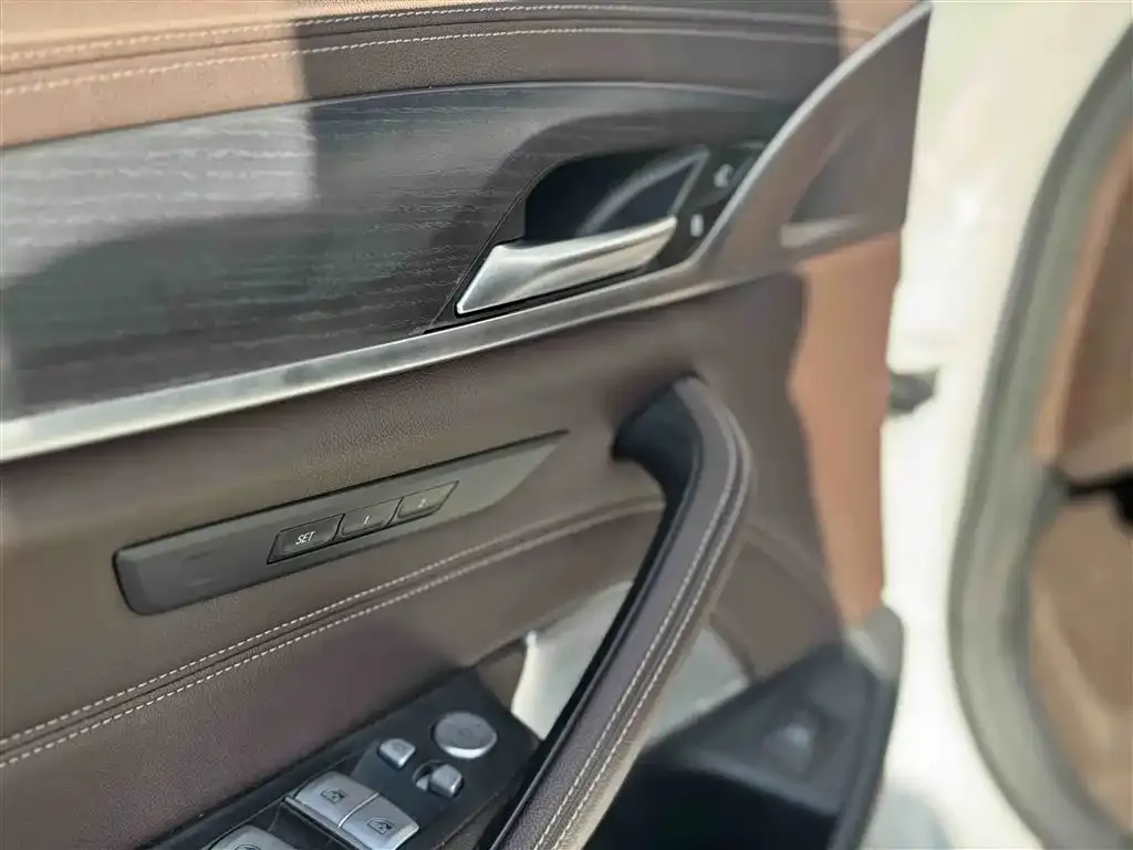 BMW 5 Series 2023 из CN, фото 4