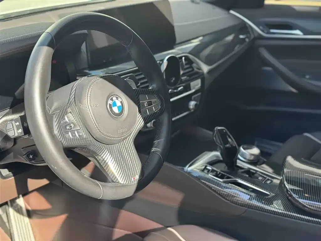 BMW 5 Series 2023 из CN, фото 2