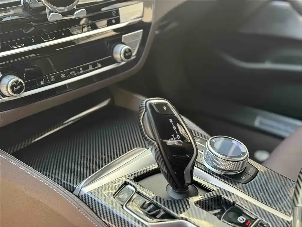 BMW 5 Series 2023 из CN, фото 5