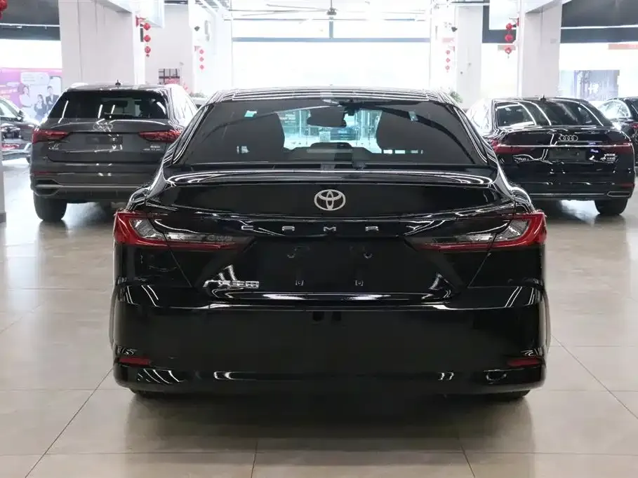 Toyota Camry — фото 6