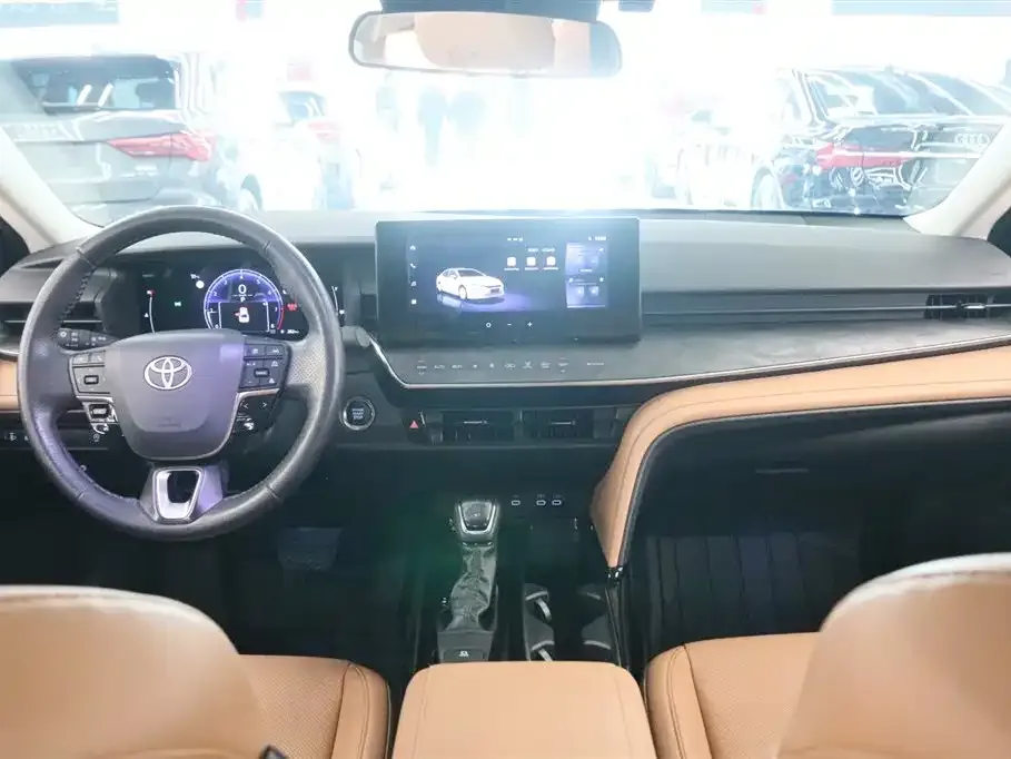 Toyota Camry — фото 2