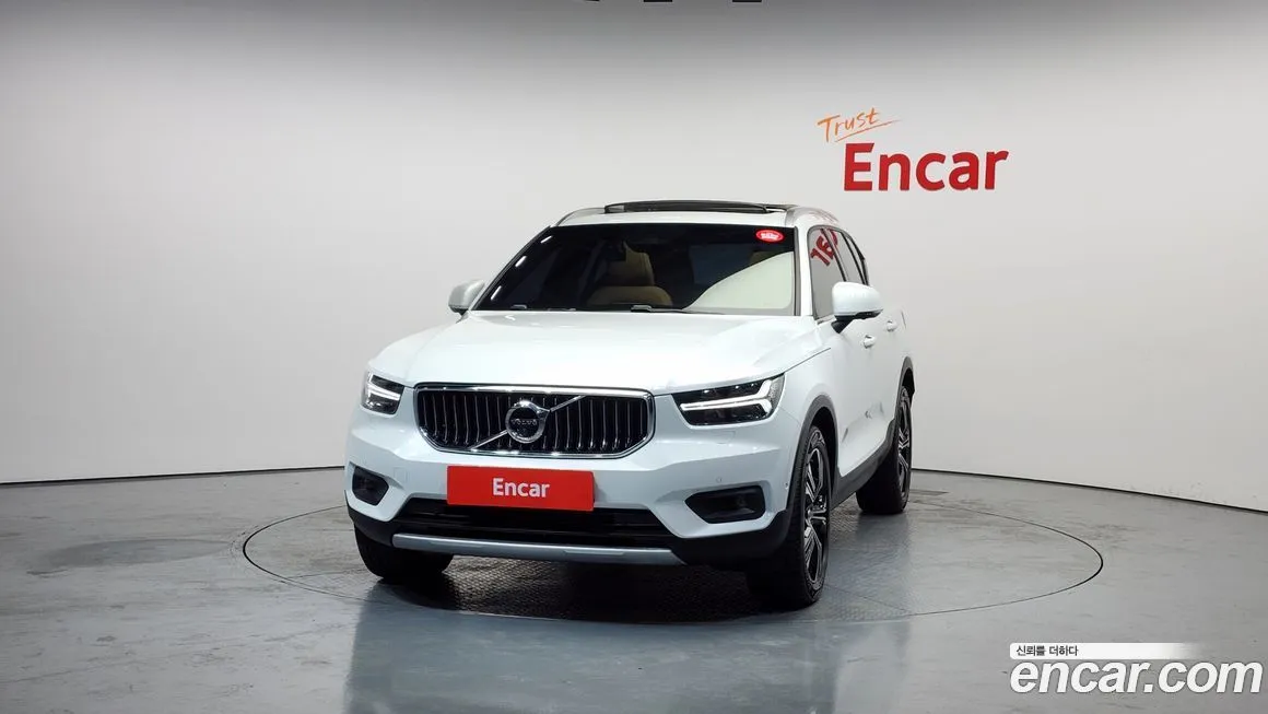 Volvo XC40 — фото 6