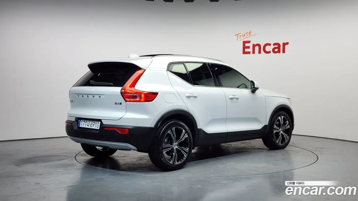 Volvo XC40 — фото 3