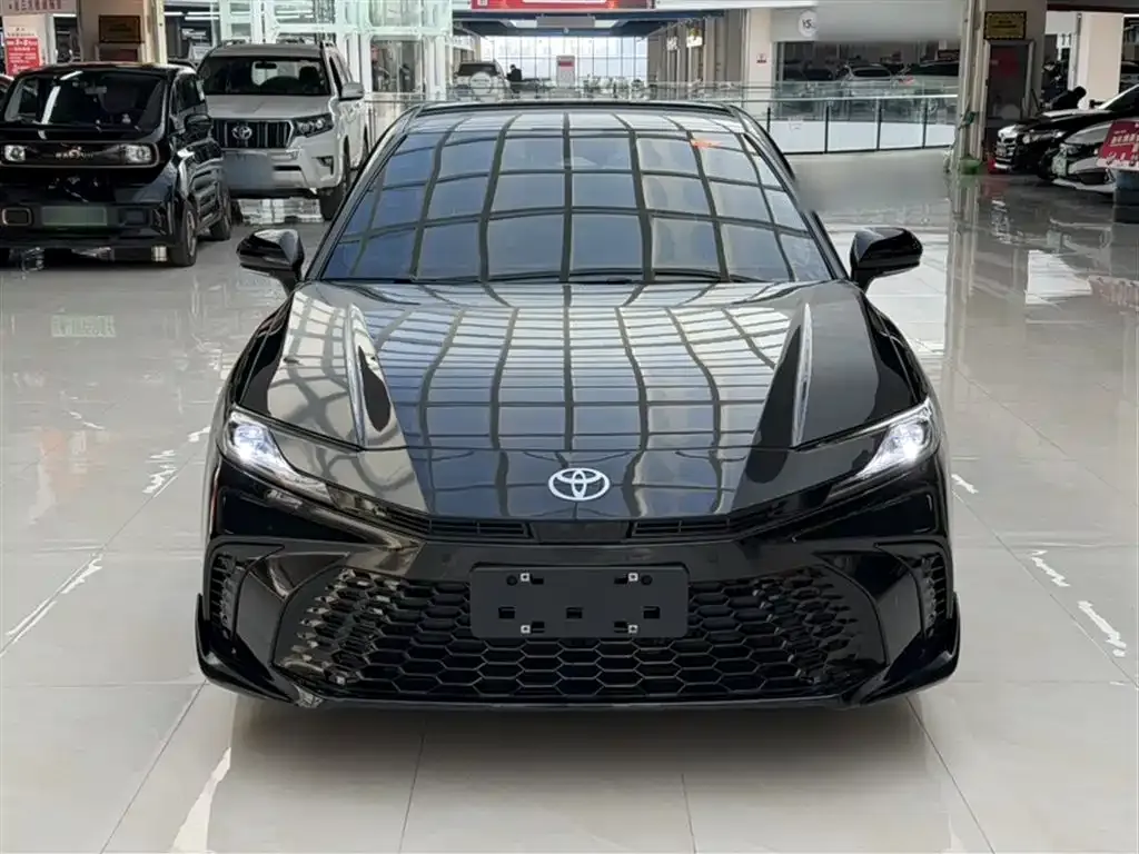 Toyota Camry — фото 9