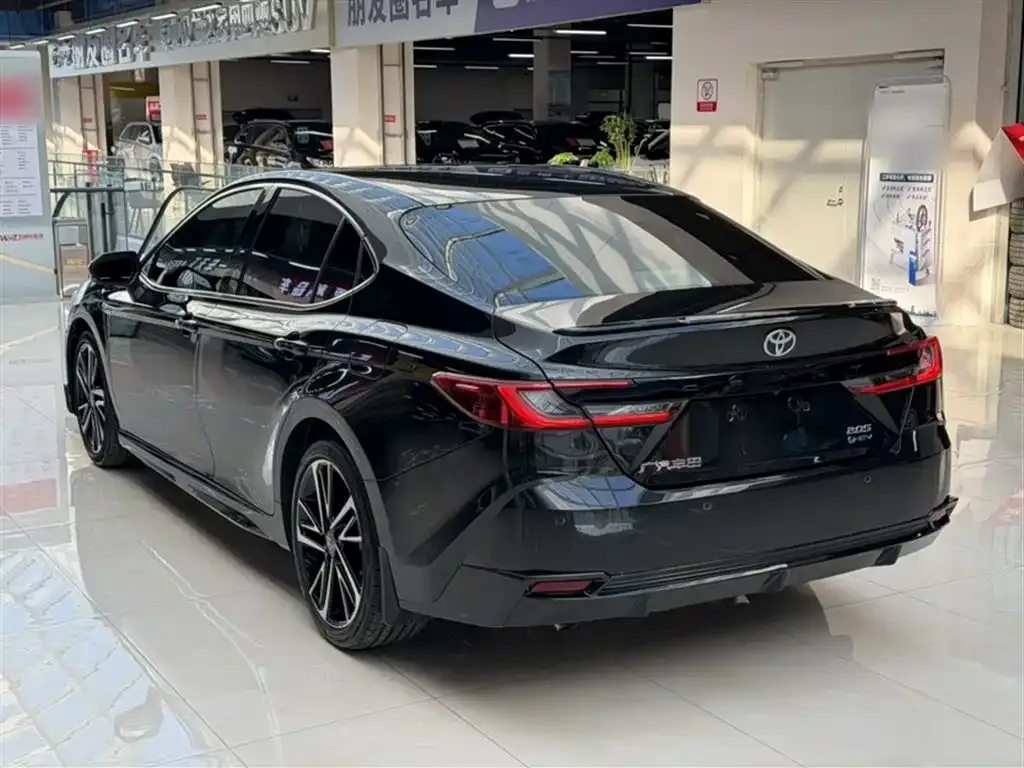 Toyota Camry — фото 7