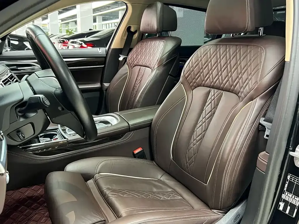 BMW 7 Series — фото 10