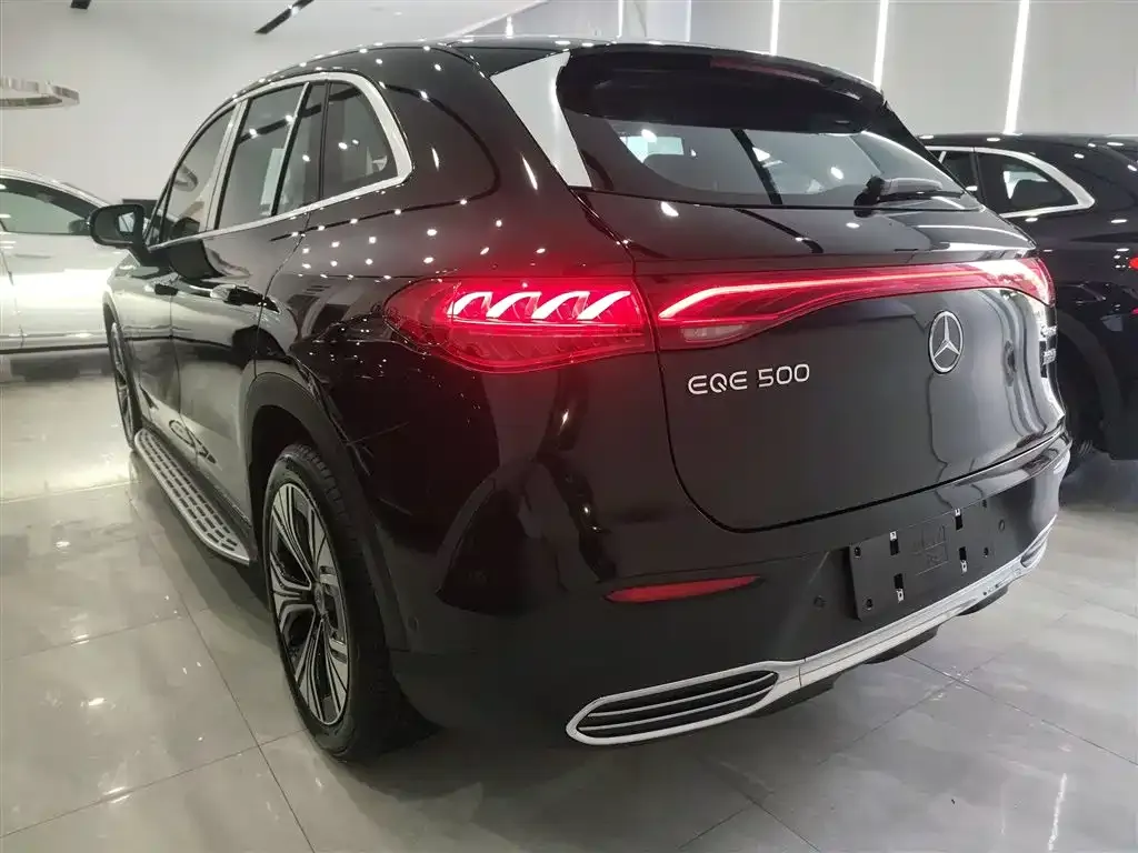 Mercedes-Benz EQE SUV — фото 10