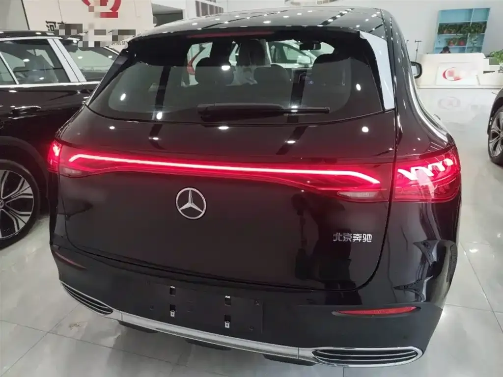 Mercedes-Benz EQE SUV — фото 2