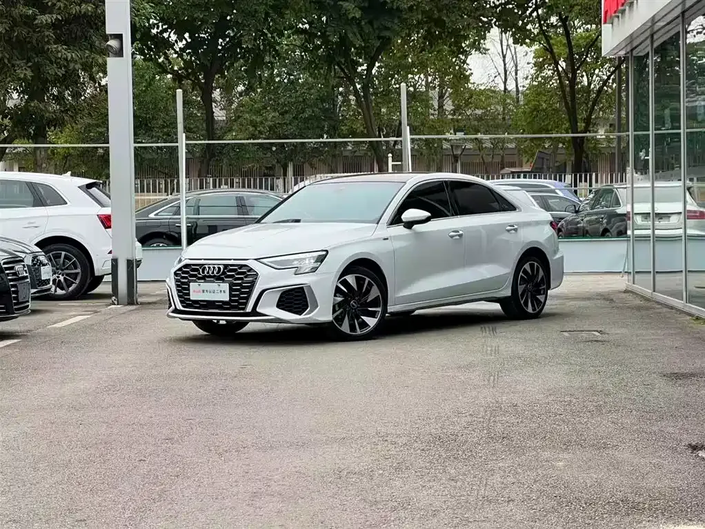 Audi A3 2023 из CN, фото 1