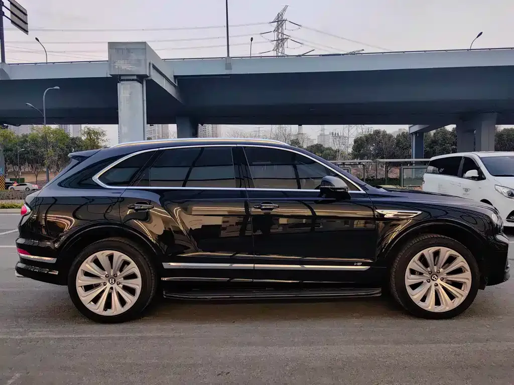Bentley Bentayga 2022 из CN, фото 5