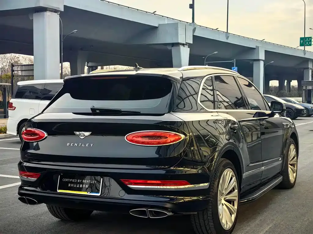 Bentley Bentayga 2022 из CN, фото 6