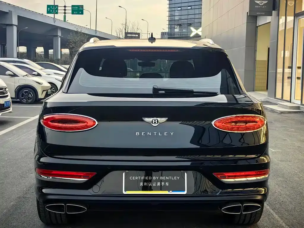 Bentley Bentayga 2022 из CN, фото 9