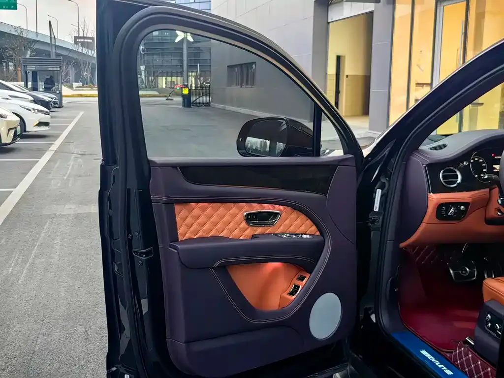 Bentley Bentayga 2022 из CN, фото 3