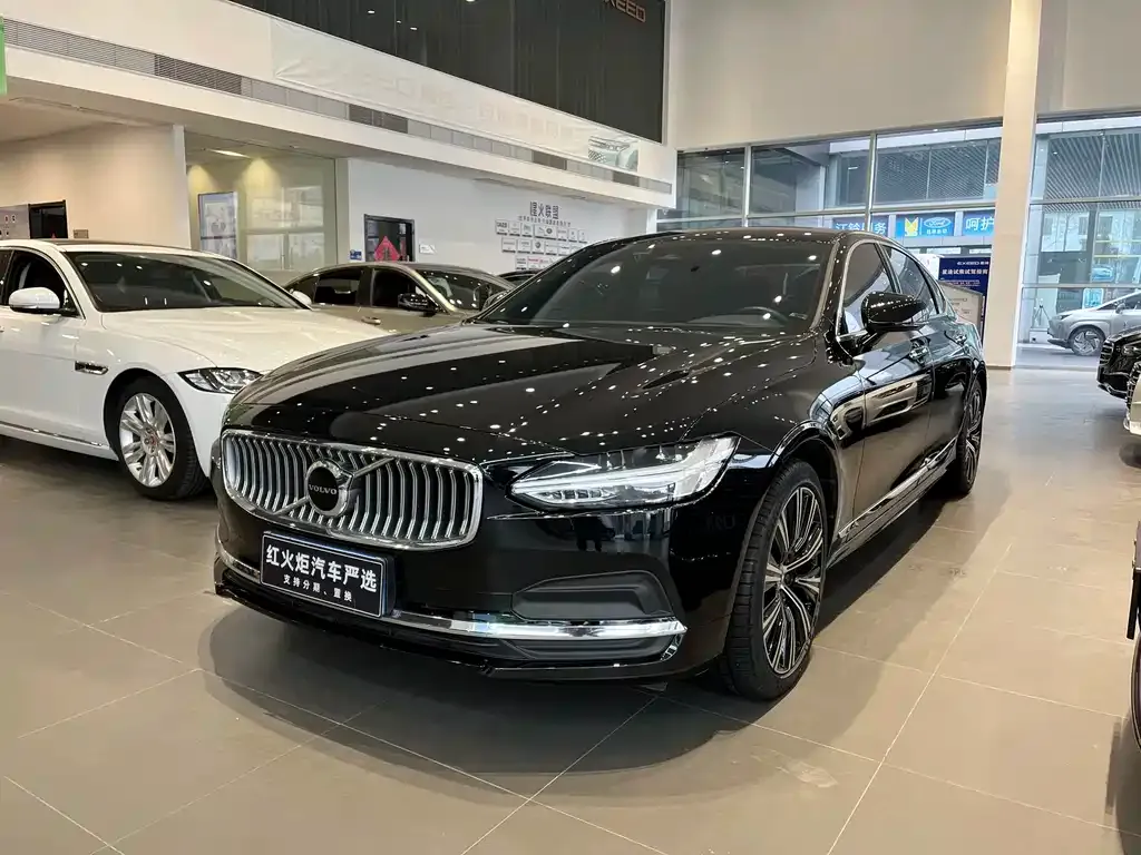 Volvo S90 — фото 1