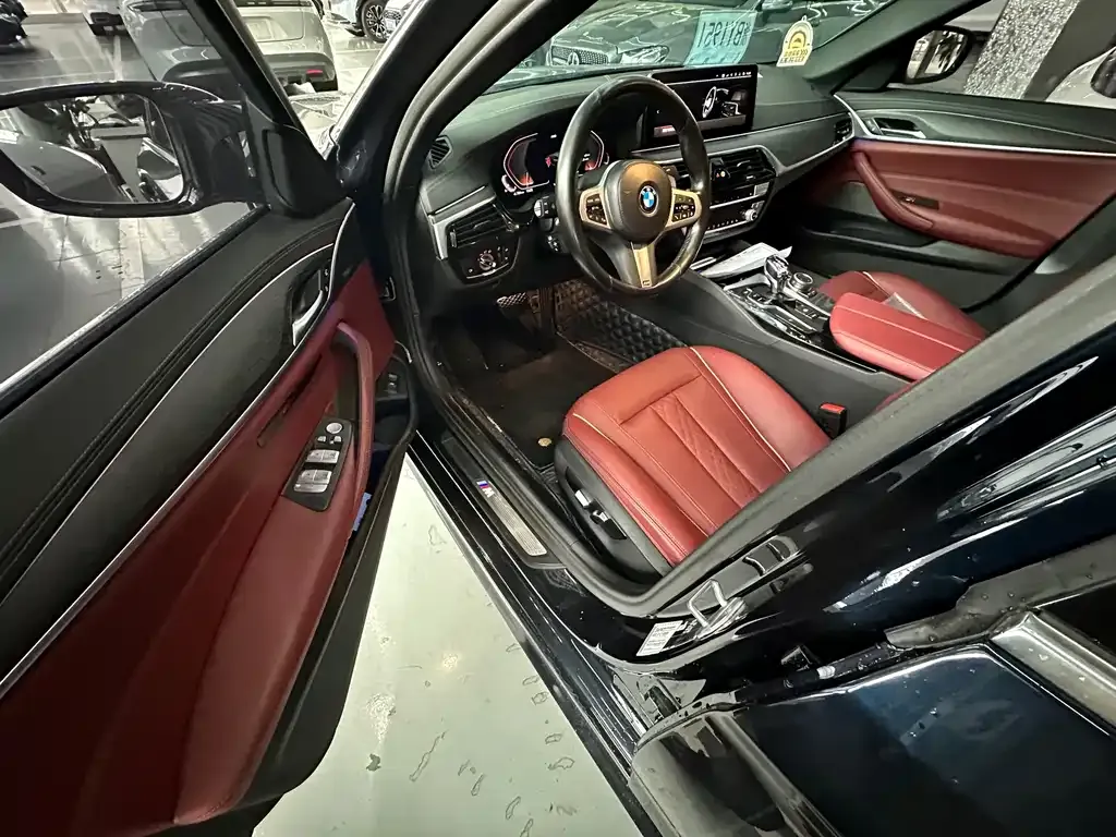 BMW 5 Series 2022 из CN, фото 5