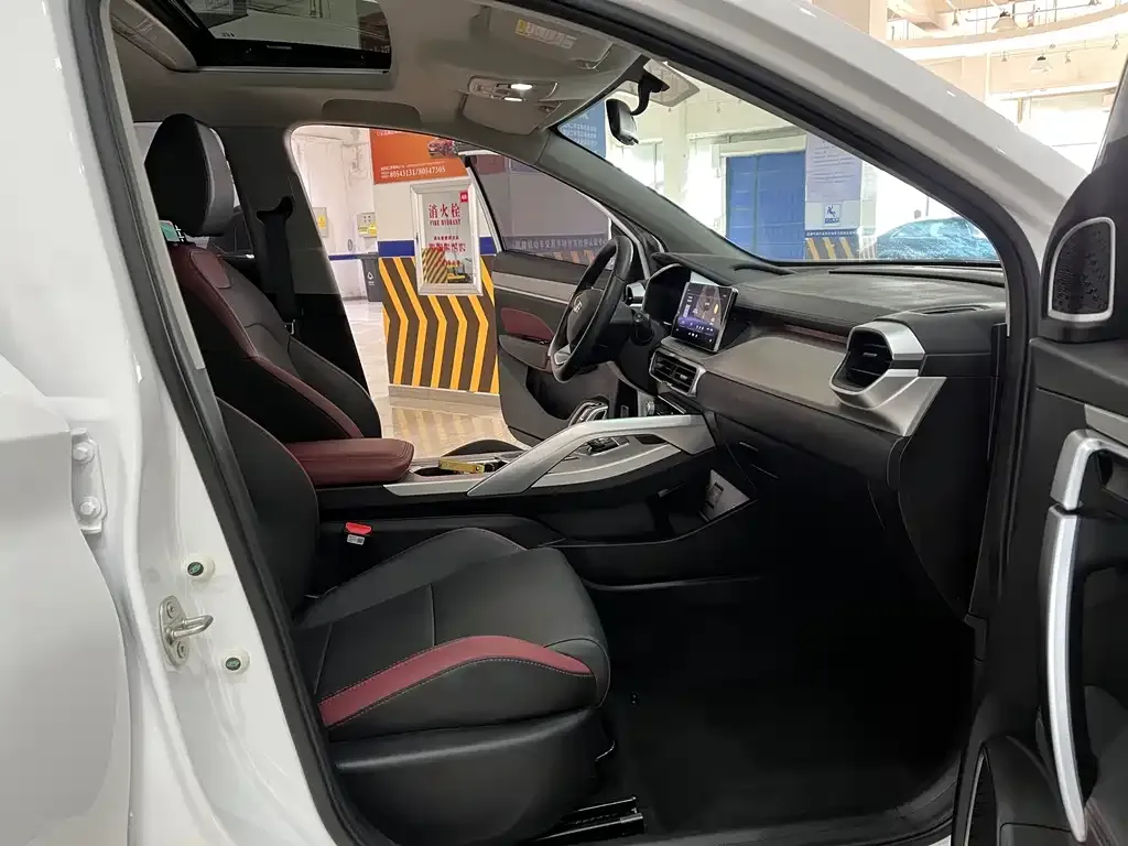 Geely Binyue 2021 из CN, фото 2