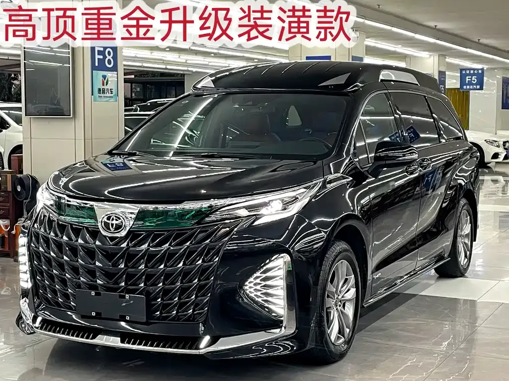 Toyota Sienna — фото 1