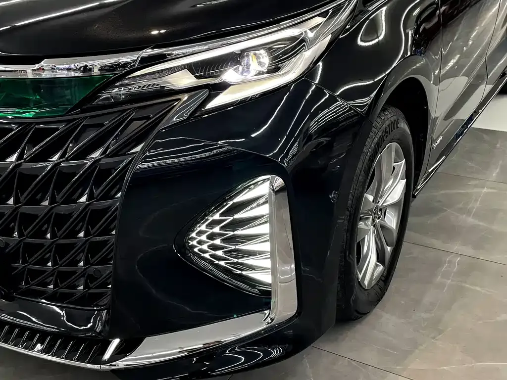 Toyota Sienna — фото 3
