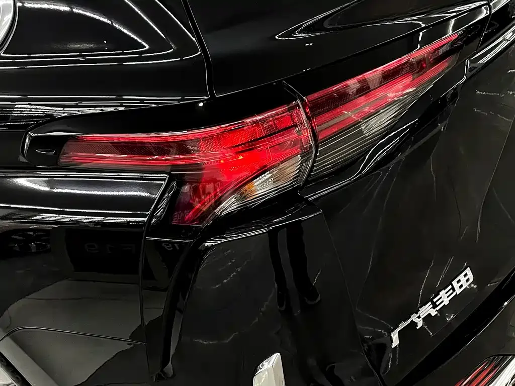 Toyota Sienna — фото 4
