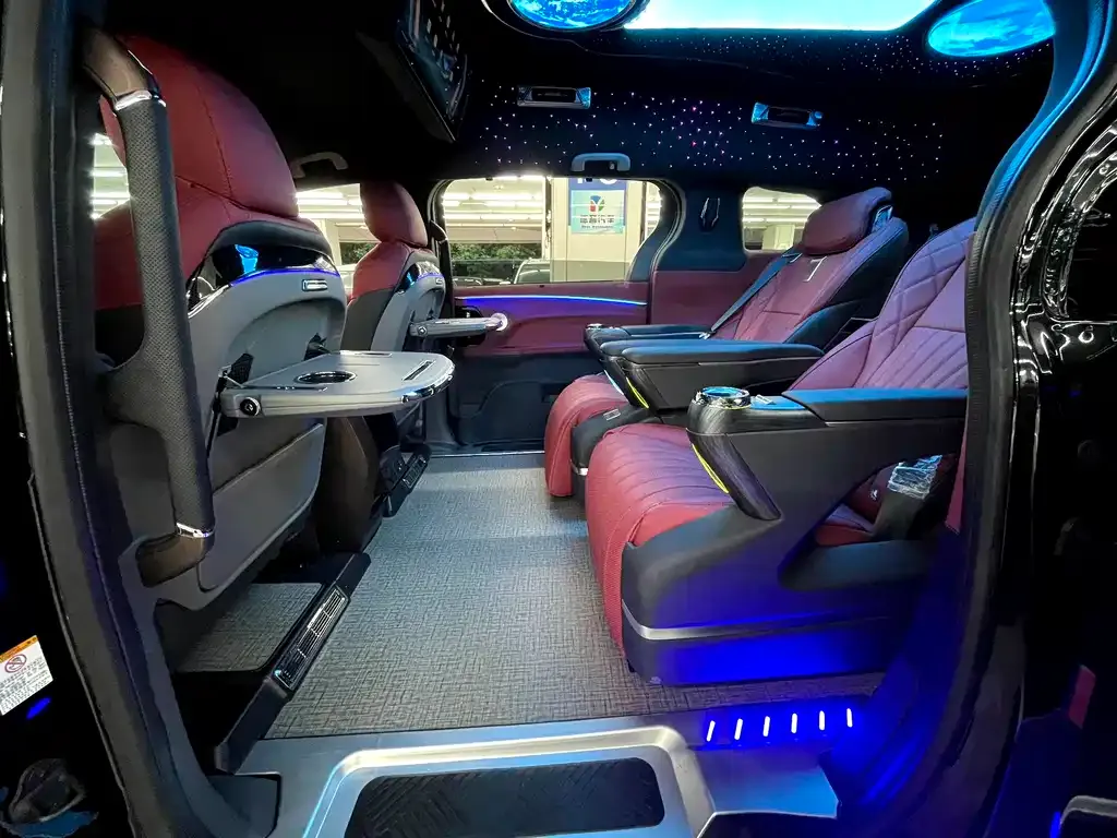 Toyota Sienna — фото 10