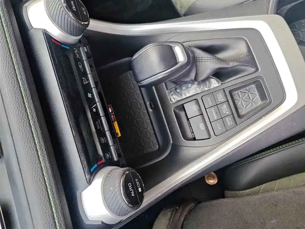 Toyota RAV4 2024 из CN, фото 10