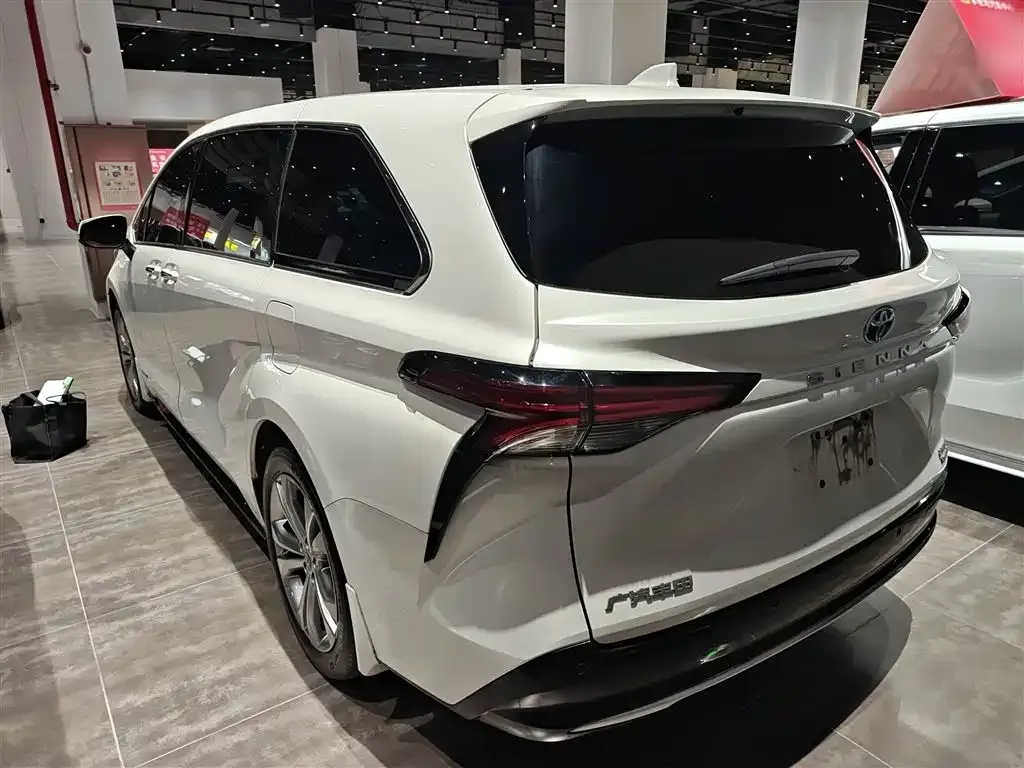 Toyota Sienna 2023 из CN, фото 5