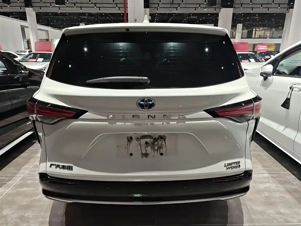 Toyota Sienna 2023 из CN, фото 3