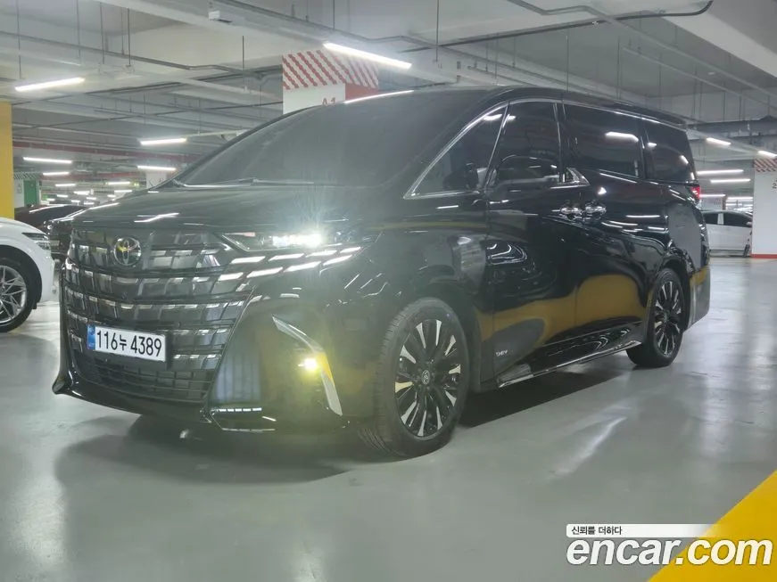 Toyota Alphard — фото 1