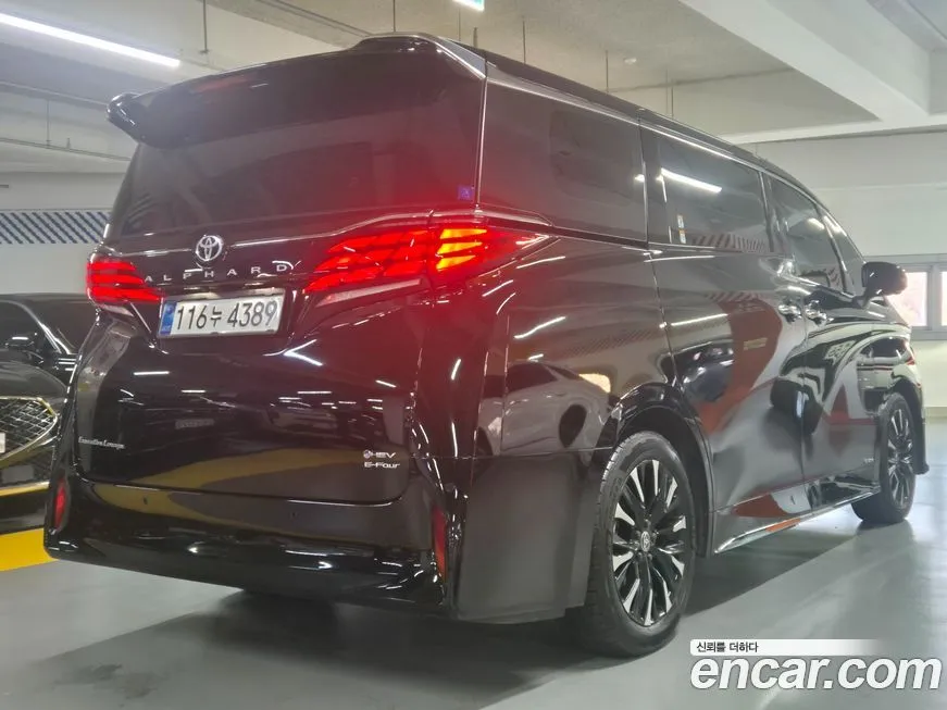 Toyota Alphard — фото 10