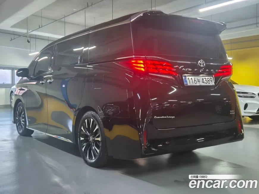 Toyota Alphard — фото 9